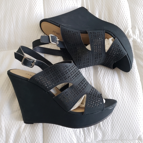 me too Shoes - Me Too- Black Wedge Marcy Sandals